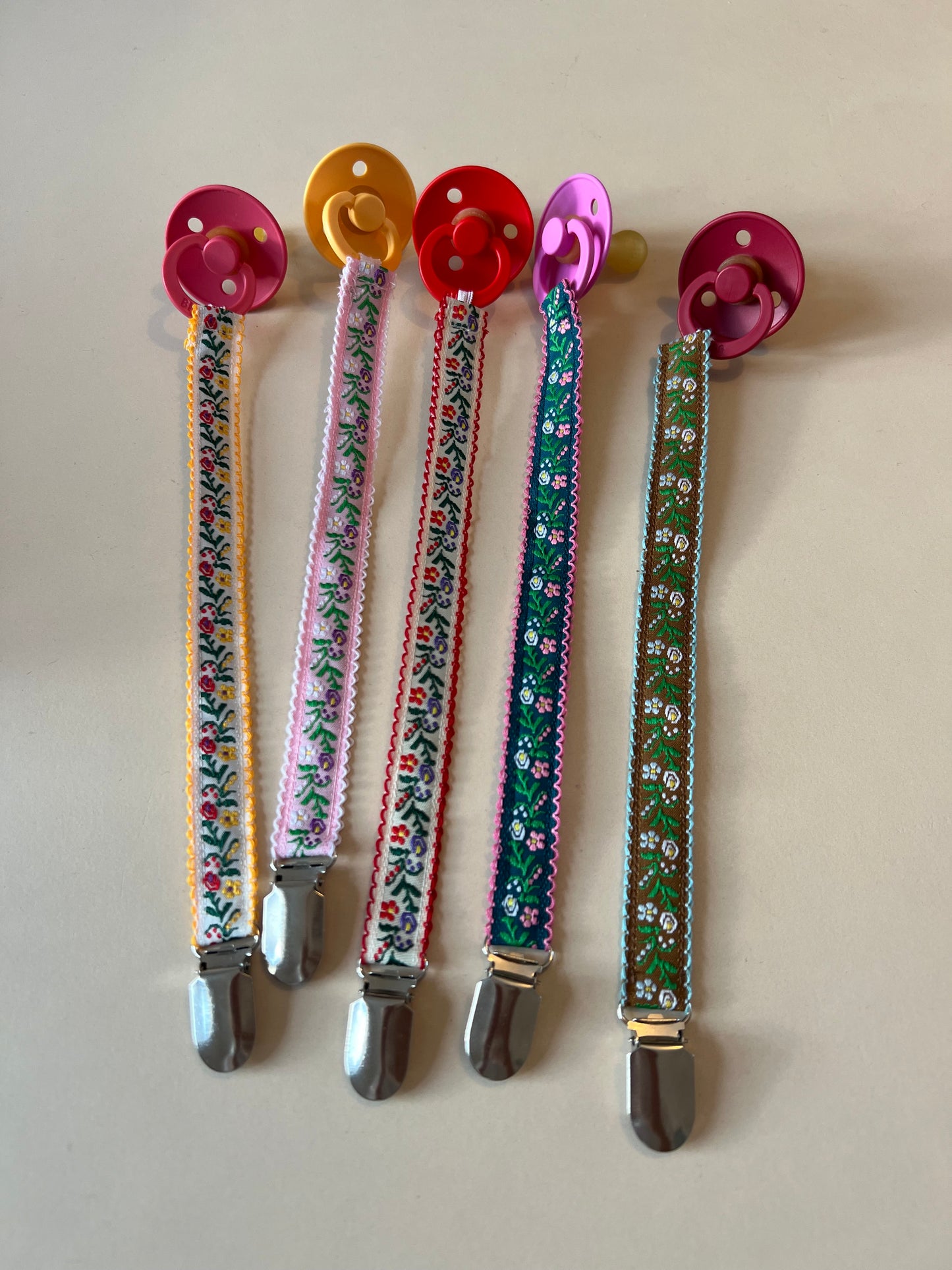 Pacifier clip