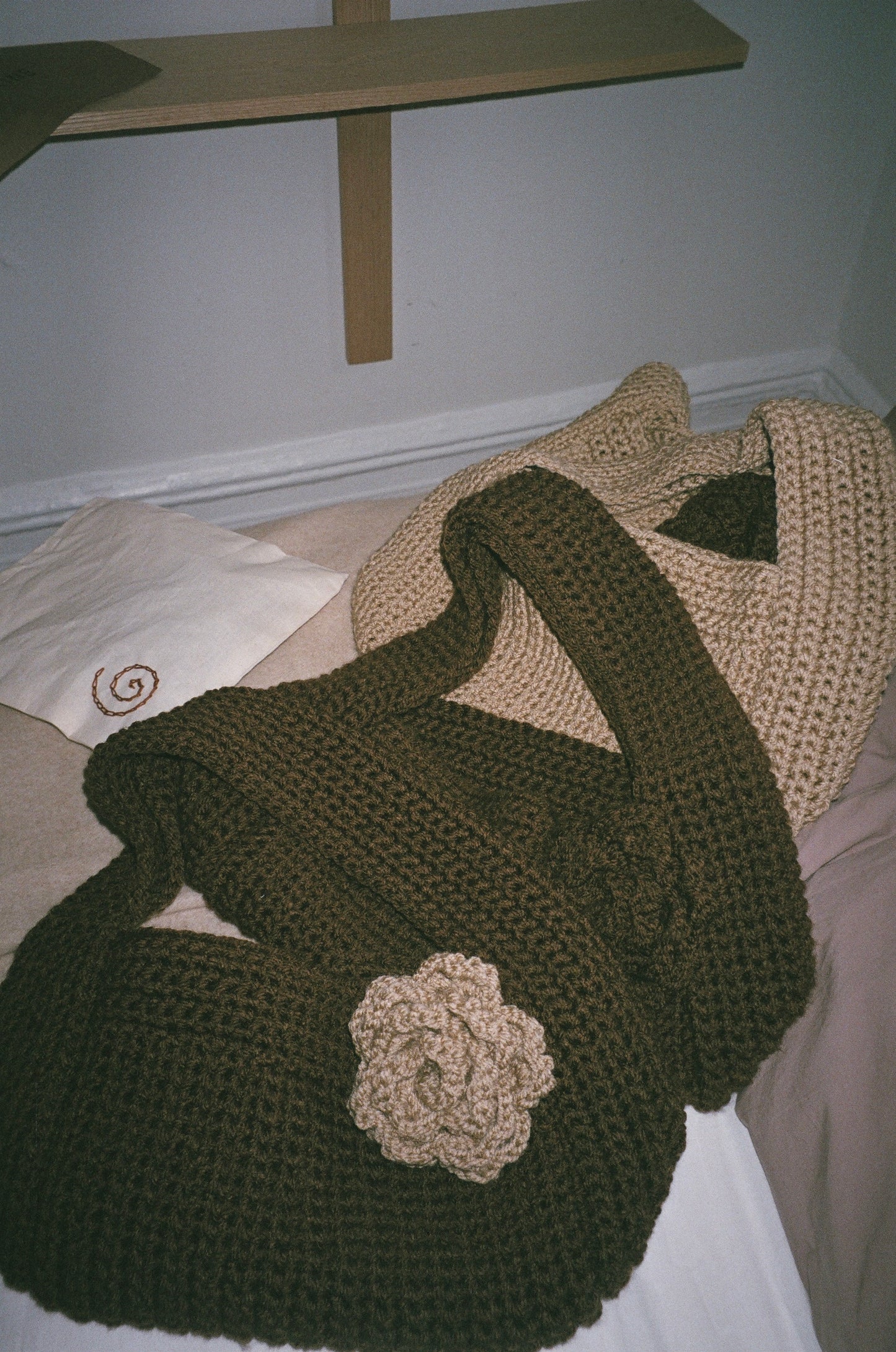 01 brown w brown rose_