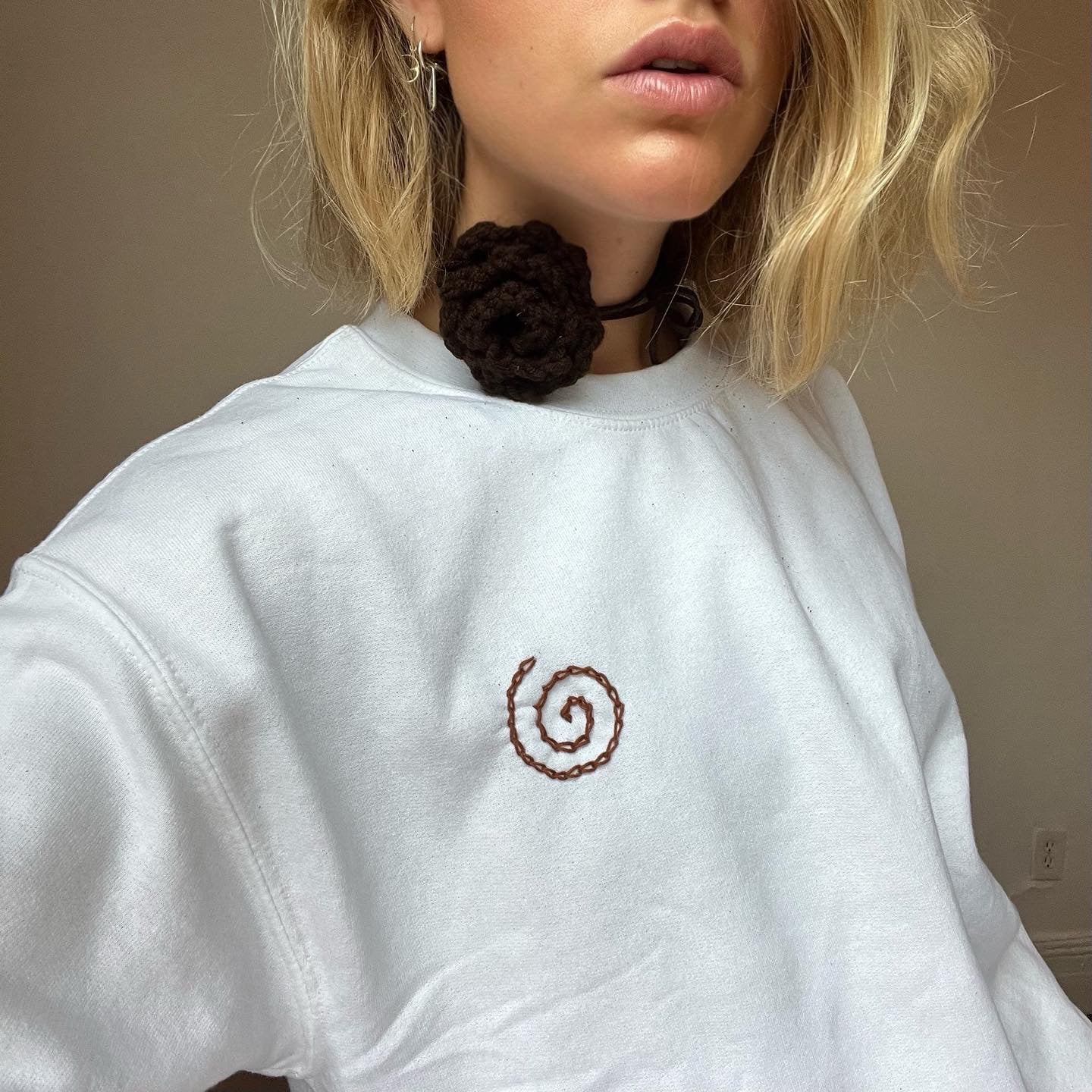 Walking rose choker brown_tiny
